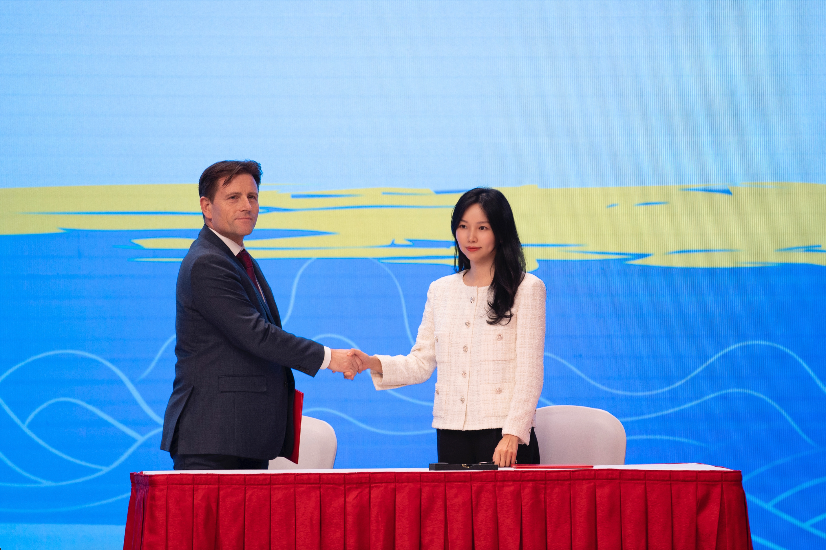 謝其潤出席“一帶一路”企業家大會并簽署備忘錄 中國生物制藥將加大投入積極拓展“一帶一路”市場