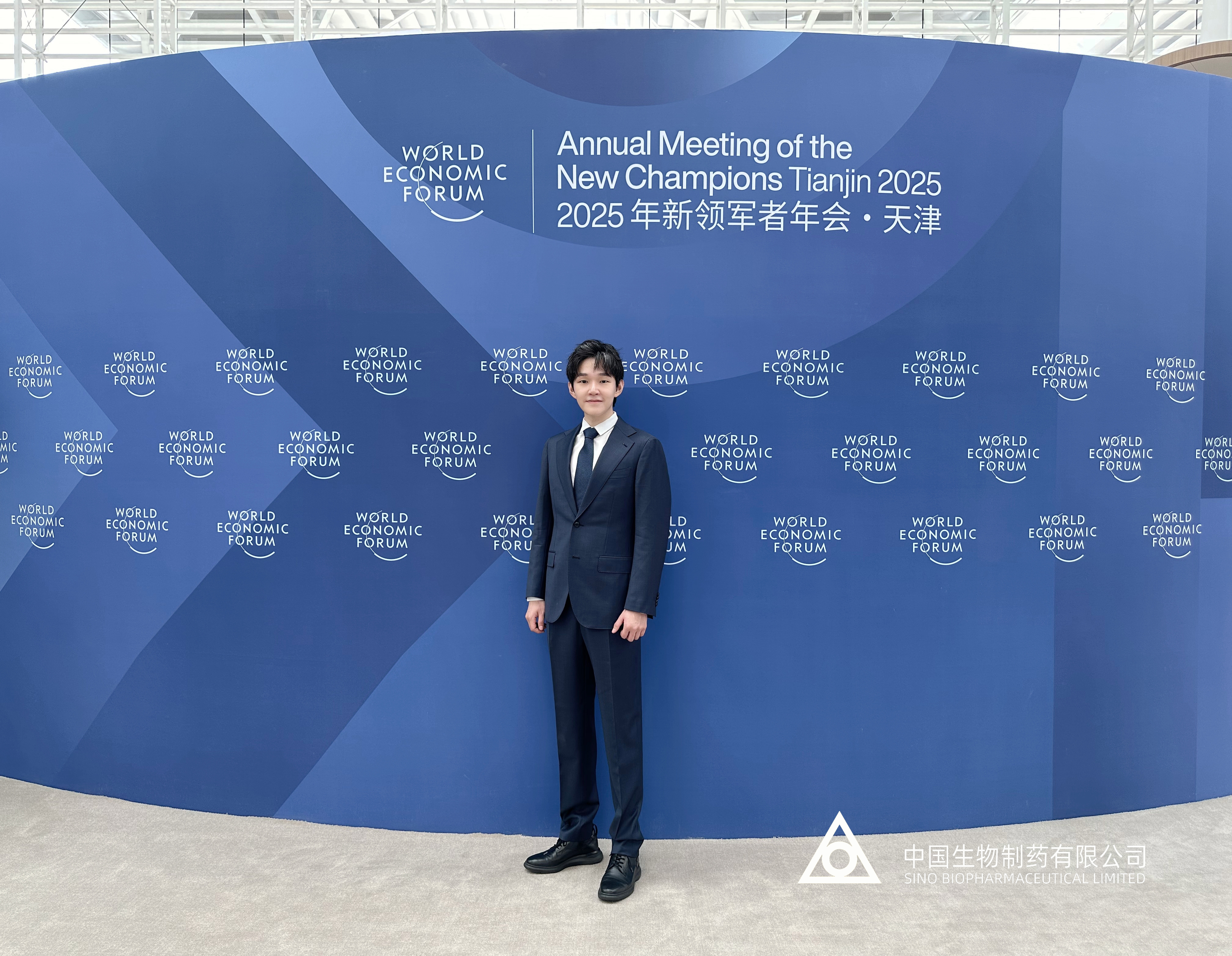 謝承潤(rùn)出席夏季達(dá)沃斯論壇 倡言以AI驅(qū)動(dòng)與創(chuàng)新融合推動(dòng)新藥研發(fā)駛?cè)肟燔嚨? />
                                        </div>
                                        <div   id=
