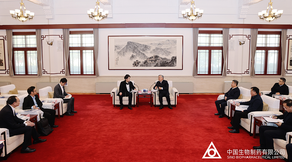 南京市委書記周紅波會見中國生物制藥首席執行長、正大天晴董事長謝承潤。